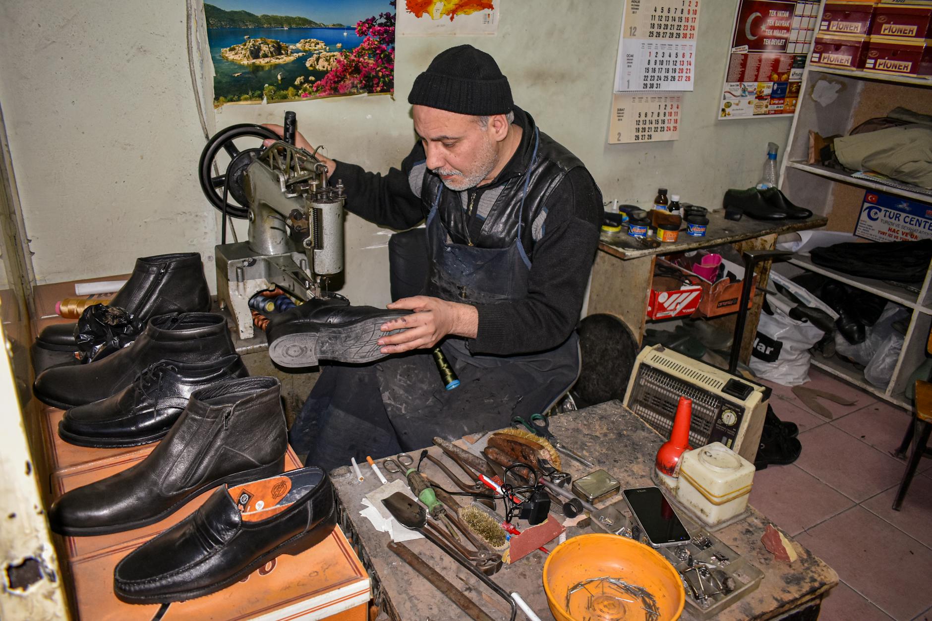 Schuhreparatur in der Werkstatt
